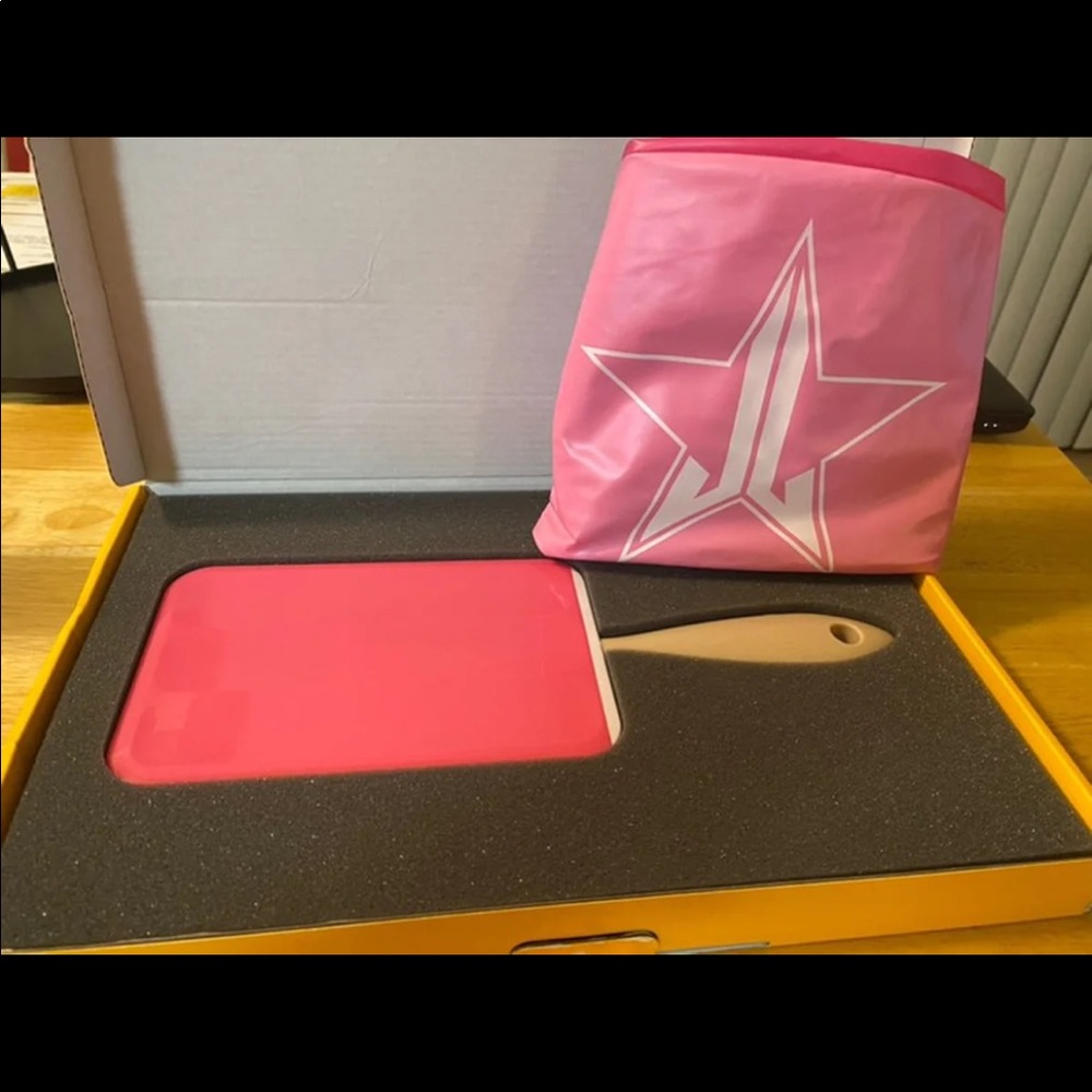 Jeffree Star Mirror & Pink Beach Ball